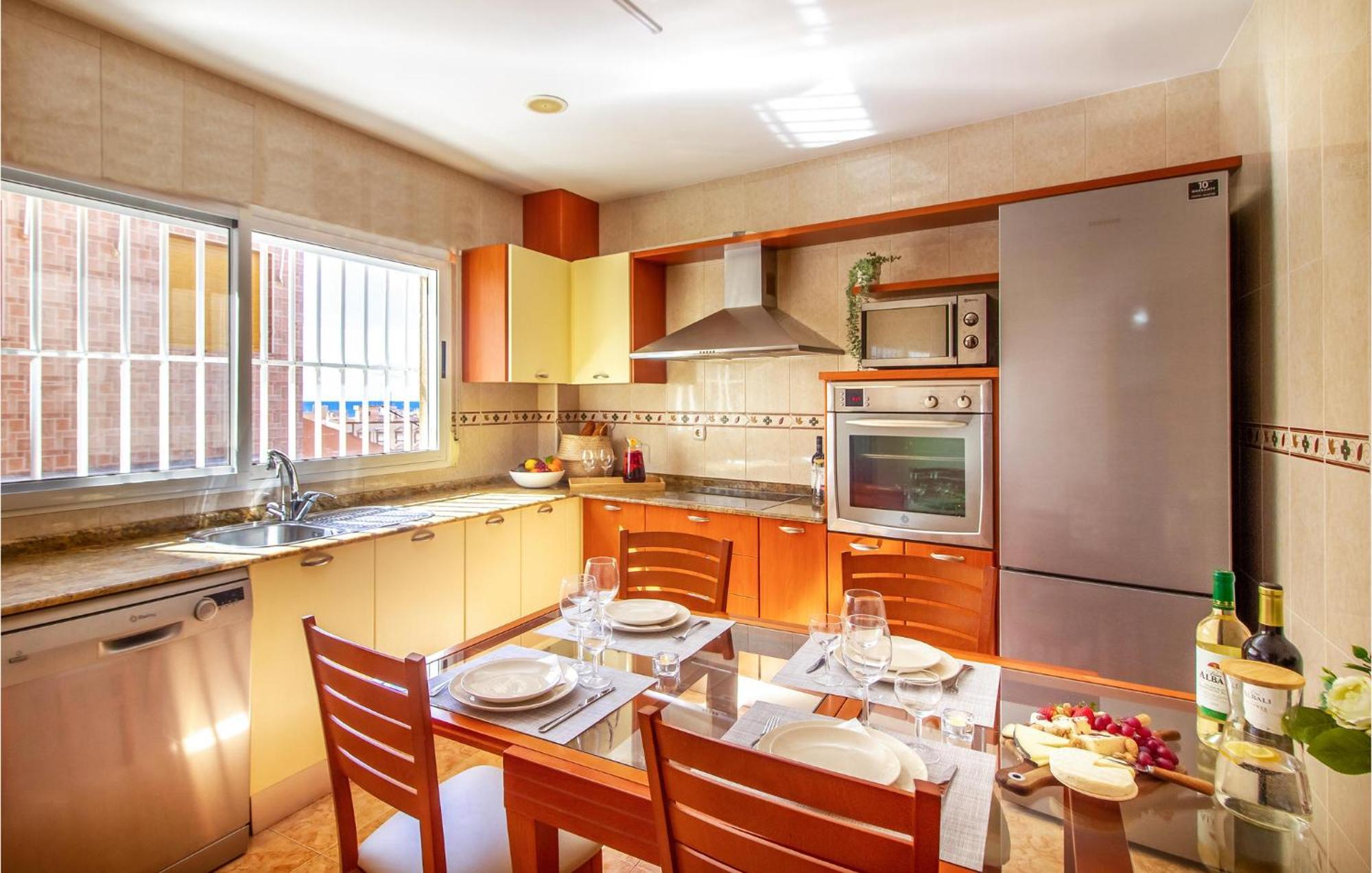 Cozy Apartment In Aguilas With Kitchen Exterior photo